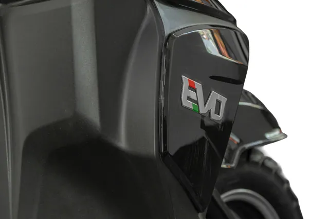 EVO N20 — evo-embleem op het zijpaneel