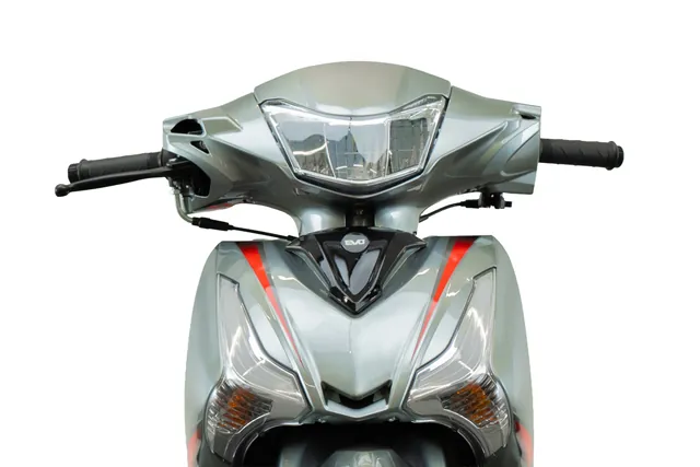 EVO Nova — koplamp en voorzijde
